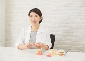 美人歯科医師（入れ歯専門医）の紹介