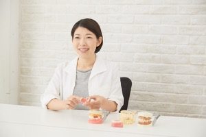 美人歯科医師（入れ歯専門医）の紹介