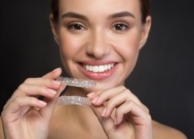 短期間で歯を削らずにすきっ歯をマウスピースで矯正！