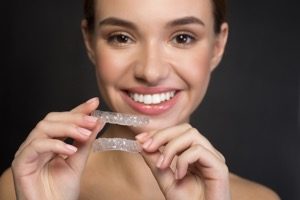 短期間で歯を削らずにすきっ歯をマウスピースで矯正！